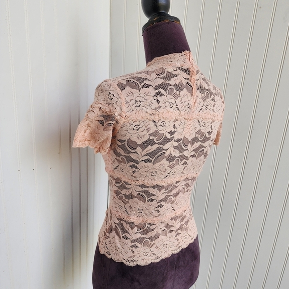 Guess Women's Blush Pink Lace Top Blouse Zip Back Short Sleeve Stretch XS - Picture 4 of 12